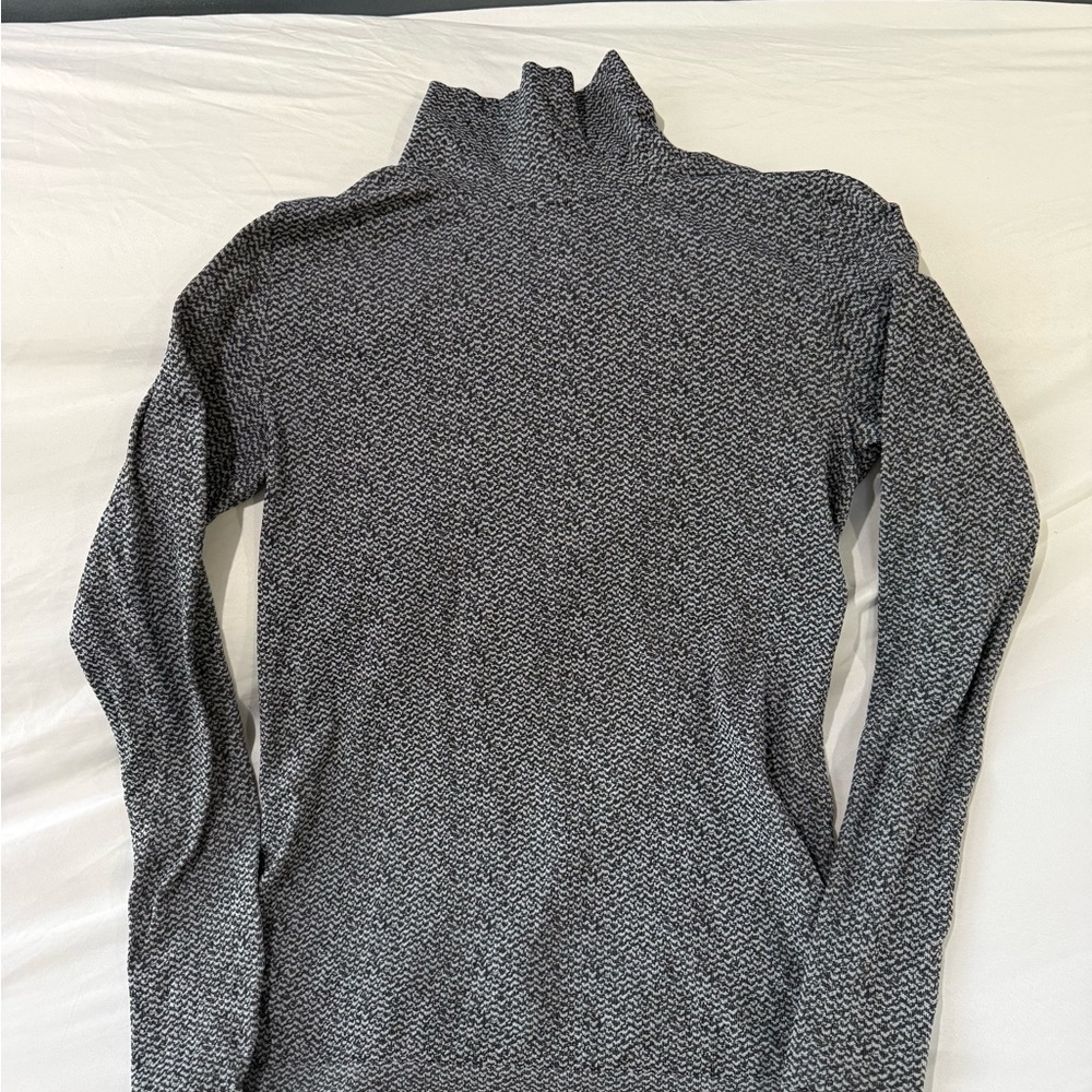 Athleta Turtleneck Athletic Long Sleeve Thumb hole Top Black/Gray M